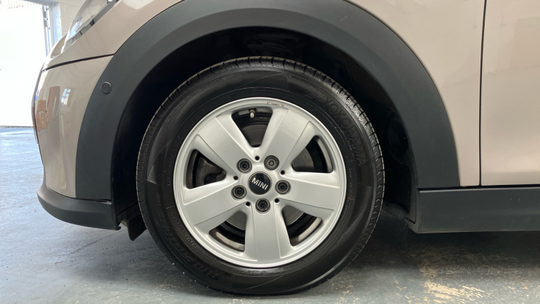 MINI Hatchback 1.5 Cooper Classic 5dr Auto Petrol Hatchback